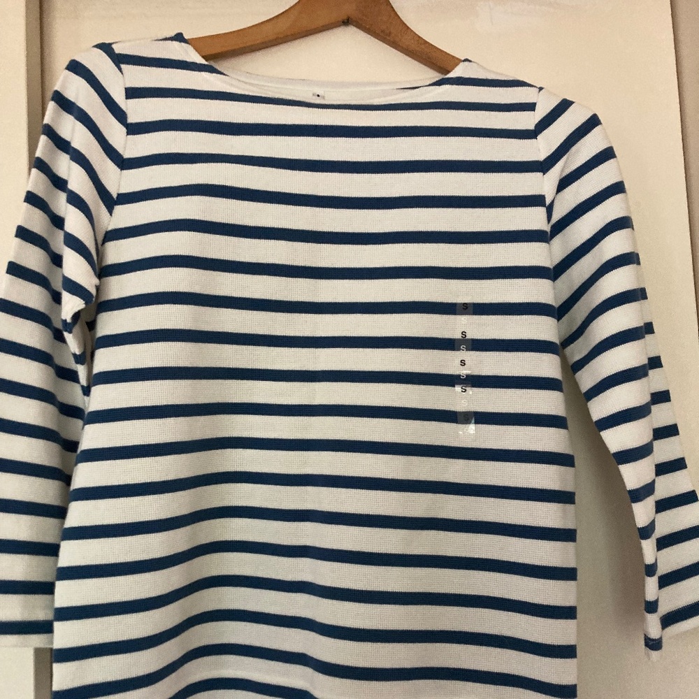 Blue and white stripped shirt 3/4 sleeve